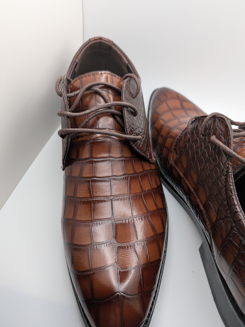 Men's Brown Croc-Embossed Leather Dress Shoes